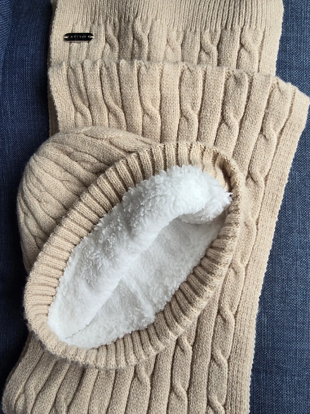 Pajar Women's Hat and Scarf Set O/S Brand new without tags image indicator(2)