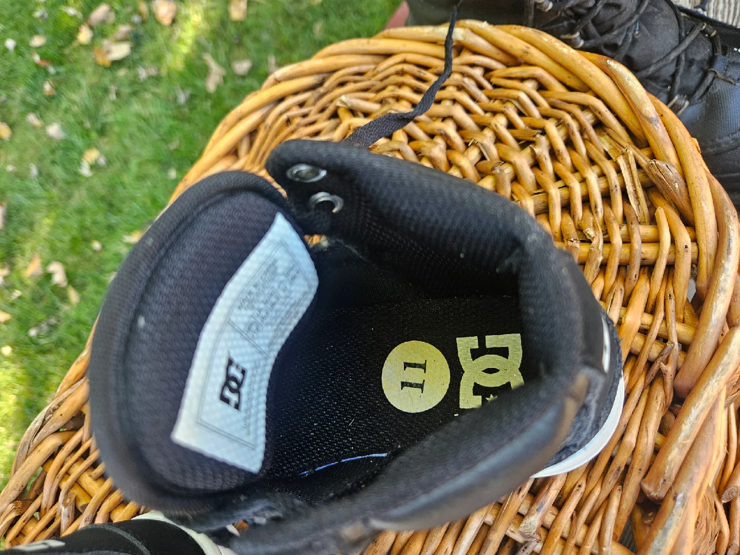 Kids DC Shoes Black/White Size 11 image indicator(2)