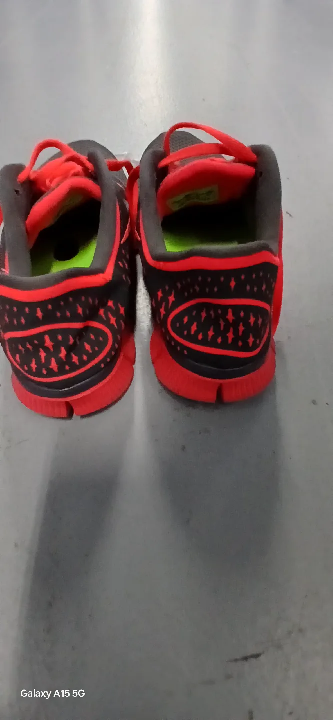 Nike Free 5.0 Running Shoes - Size 10 image indicator(2)