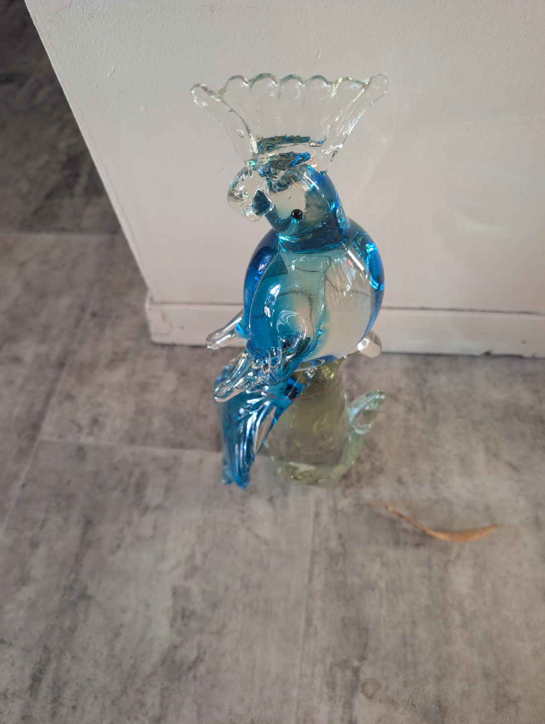 glass cockatoo figure with other items contact if you like - photo 3