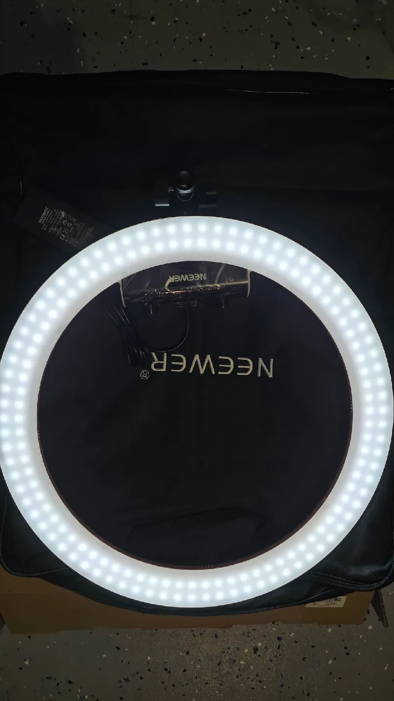 Brand New- Neewer RP18B Pro LED Ring Light with Stand & Bag image indicator(3)
