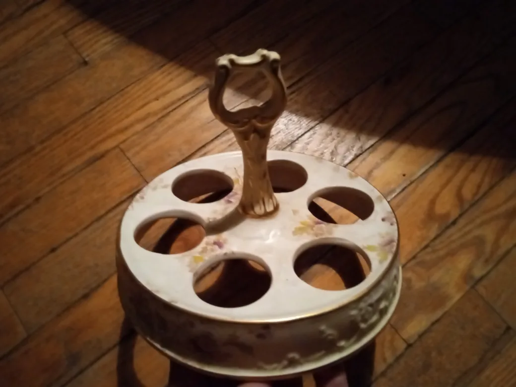 Vintage Floral Egg Holder image indicator(3)