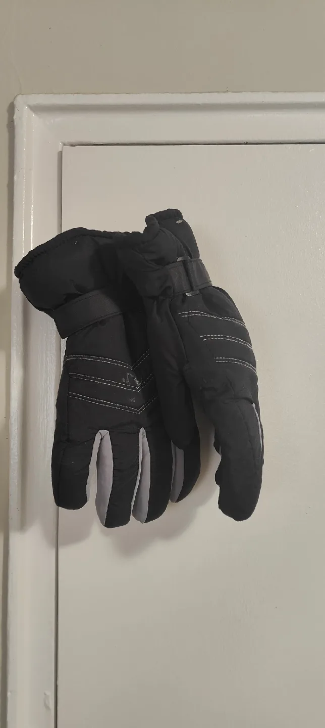 Black Winter Gloves image indicator(2)