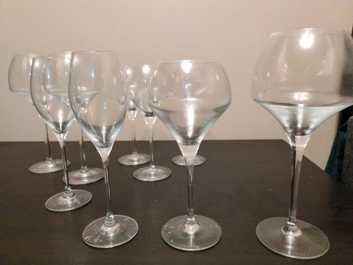 Set of 9 Wine Glasses image indicator(5)