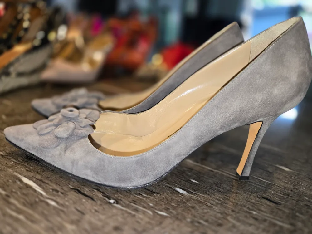 Manolo Blahnik Grey Suede Heels image indicator(3)