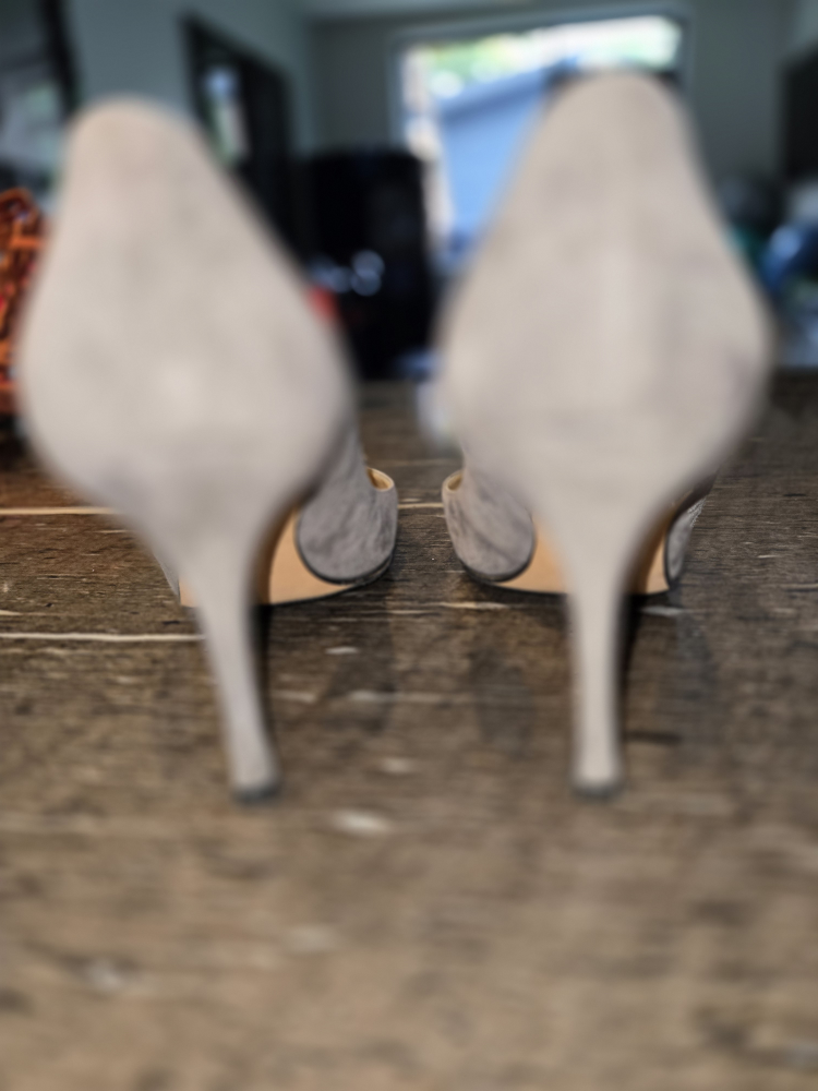 Manolo Blahnik Grey Suede Heels - photo 4