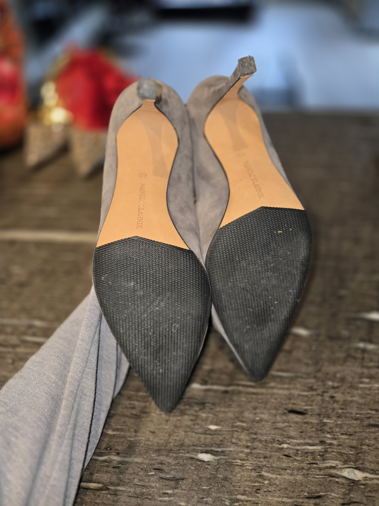 Manolo Blahnik Grey Suede Heels - photo 5