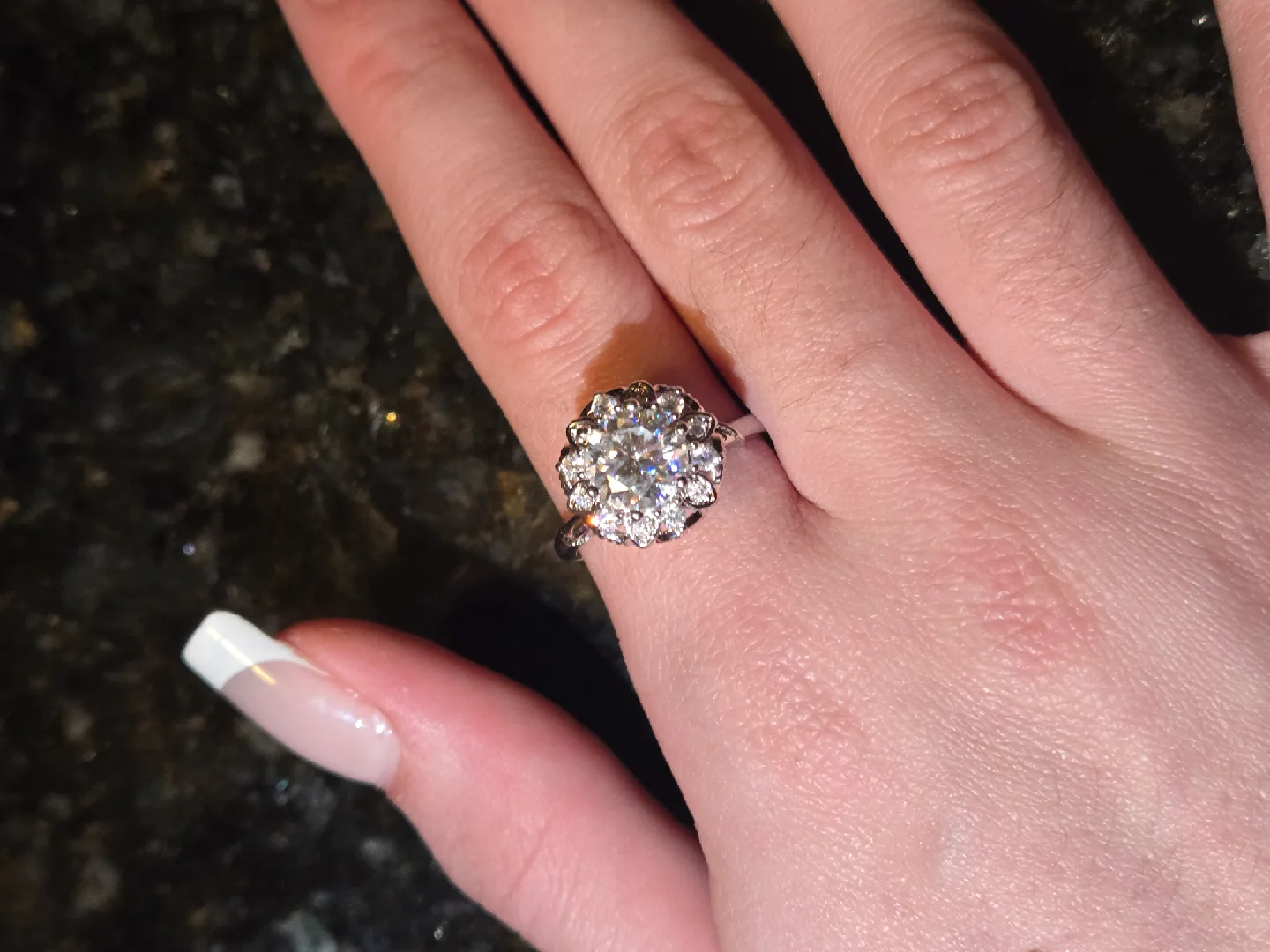 2.0 CT Moissanite Diamond Ring size 9 image indicator(4)