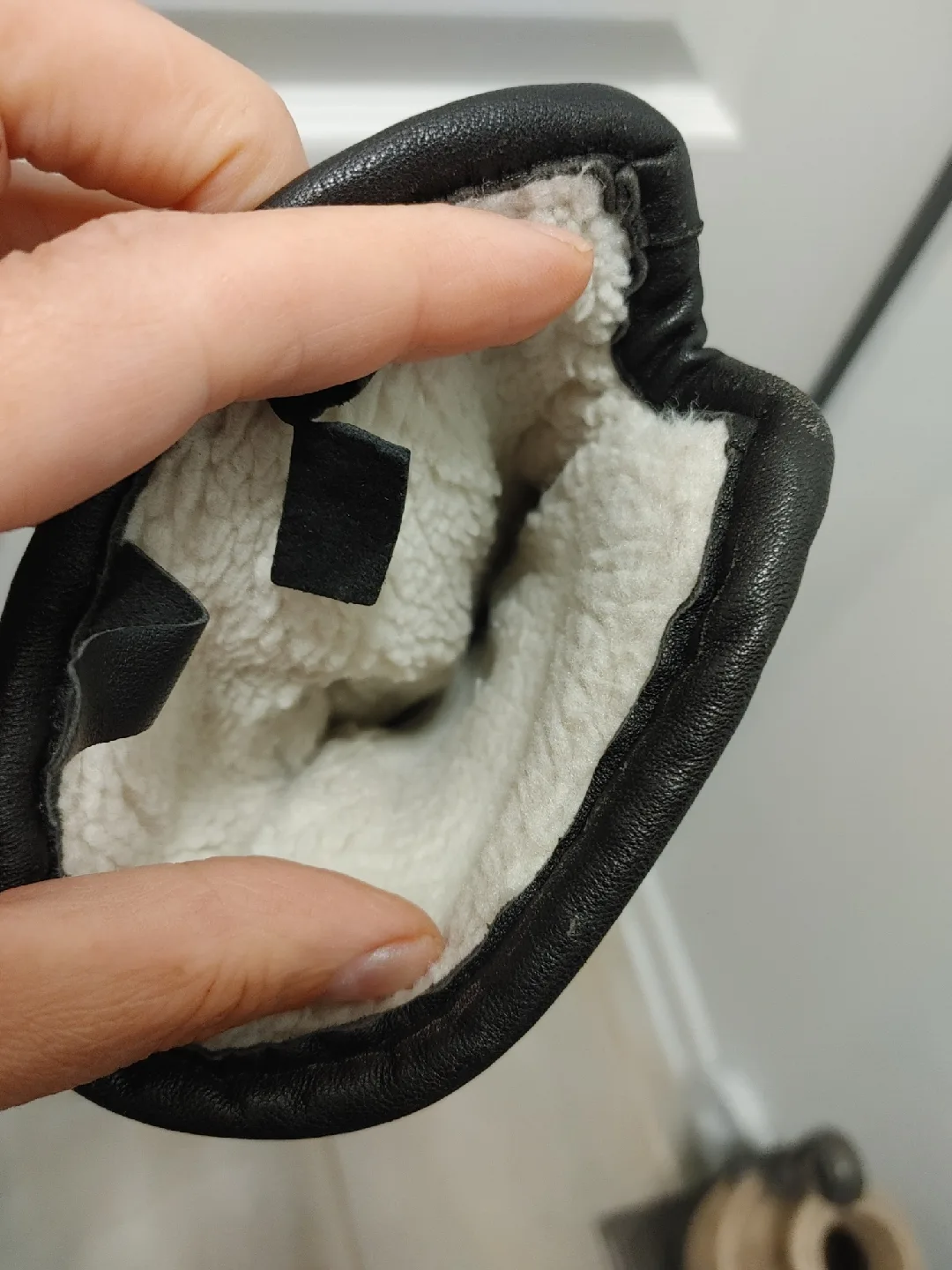 Men's  Leather Gloves - Black, Size Medium image indicator(5)