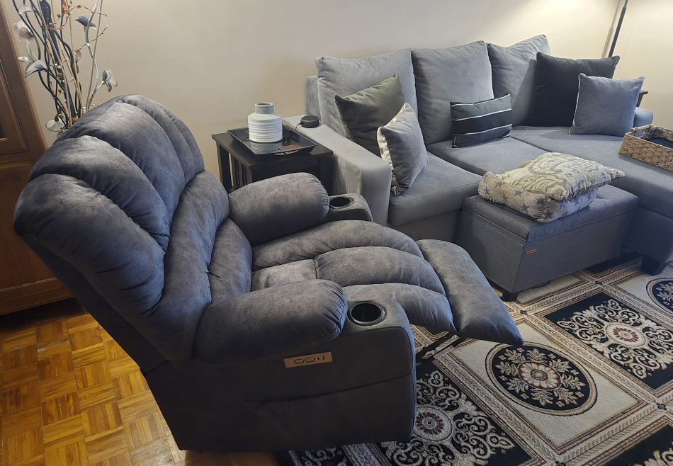 BRAND NEW, IN THE BOX!!! Power Lift & Reclining Massage Chair - photo 2