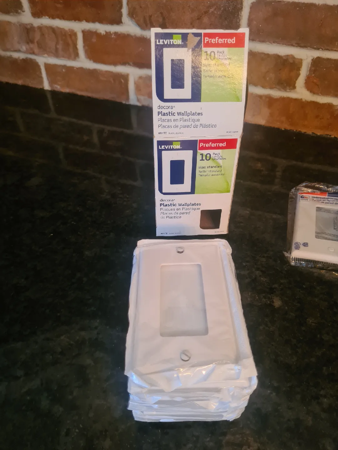 Leviton Wallplates & Dimmer image indicator(4)