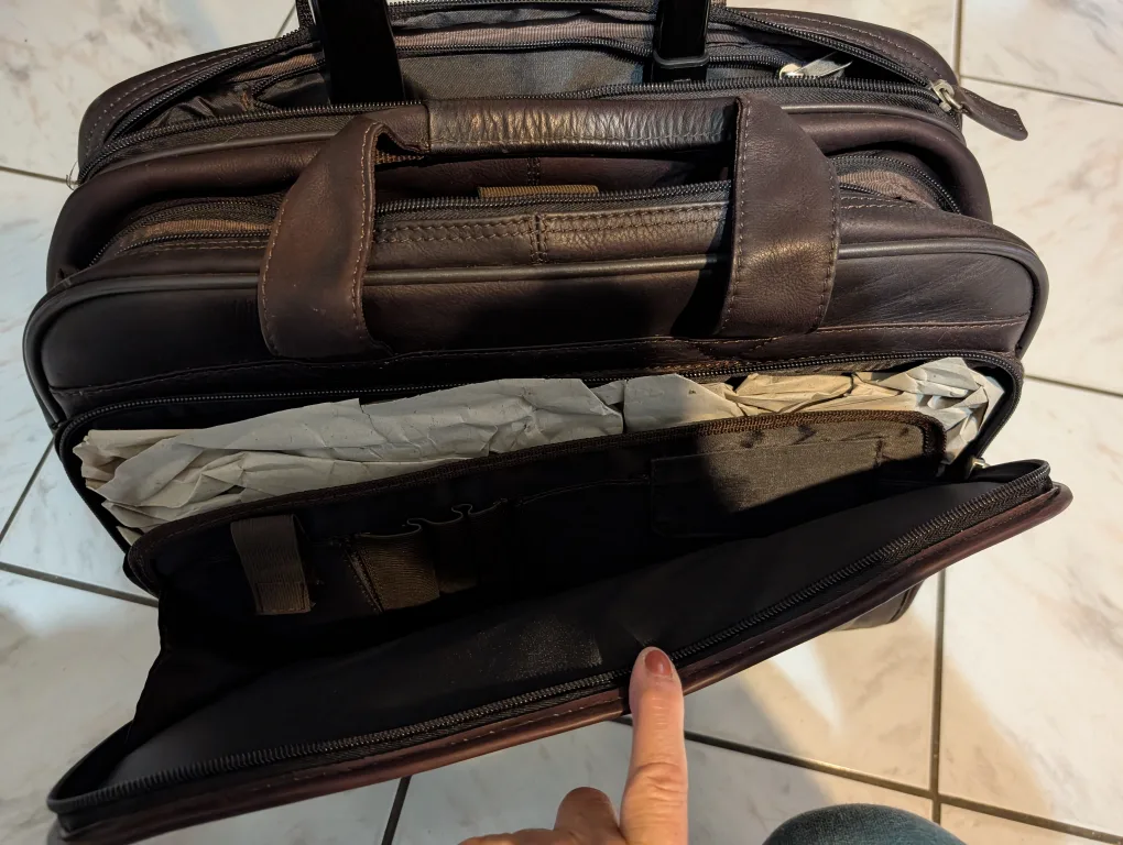 Bugatti Brown Leather Rolling Laptop Bag image indicator(2)