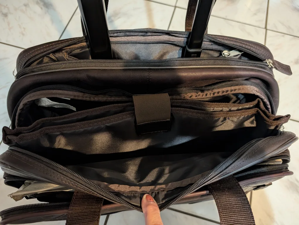 Bugatti Brown Leather Rolling Laptop Bag image indicator(3)