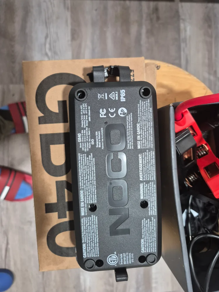 NOCO Boost Plus GB40 1000A 12V Jump Starter image indicator(2)