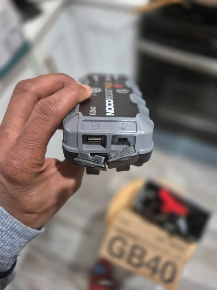 NOCO Boost Plus GB40 1000A 12V Jump Starter image indicator(6)