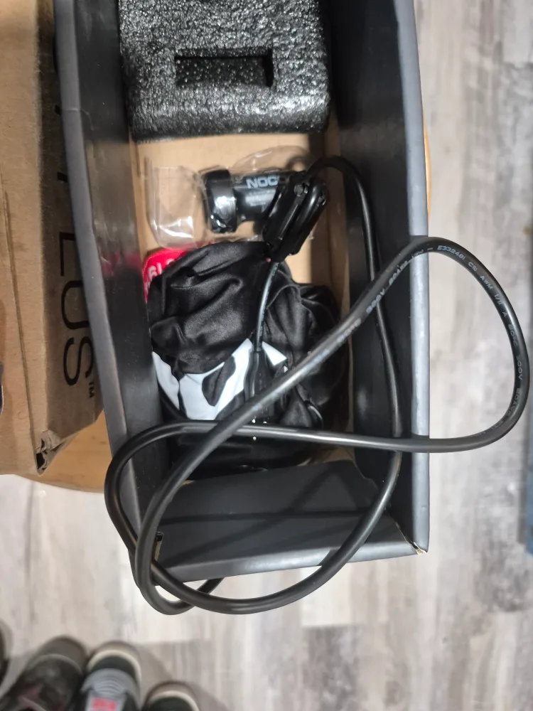 NOCO Boost Plus GB40 1000A 12V Jump Starter image indicator(8)