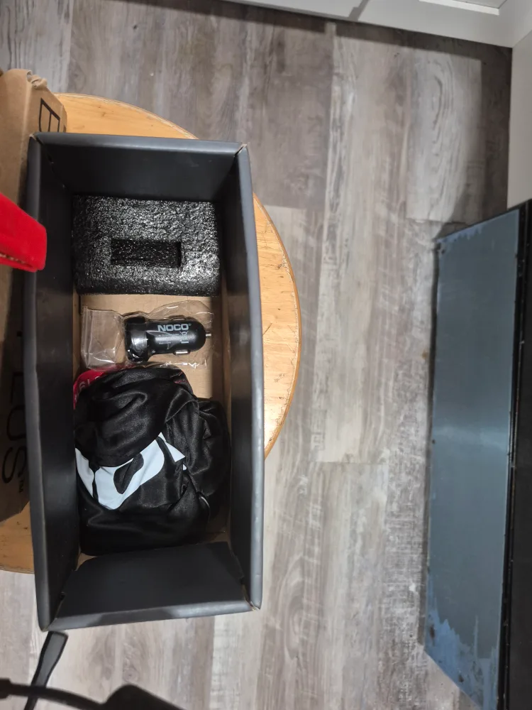 NOCO Boost Plus GB40 1000A 12V Jump Starter image indicator(9)