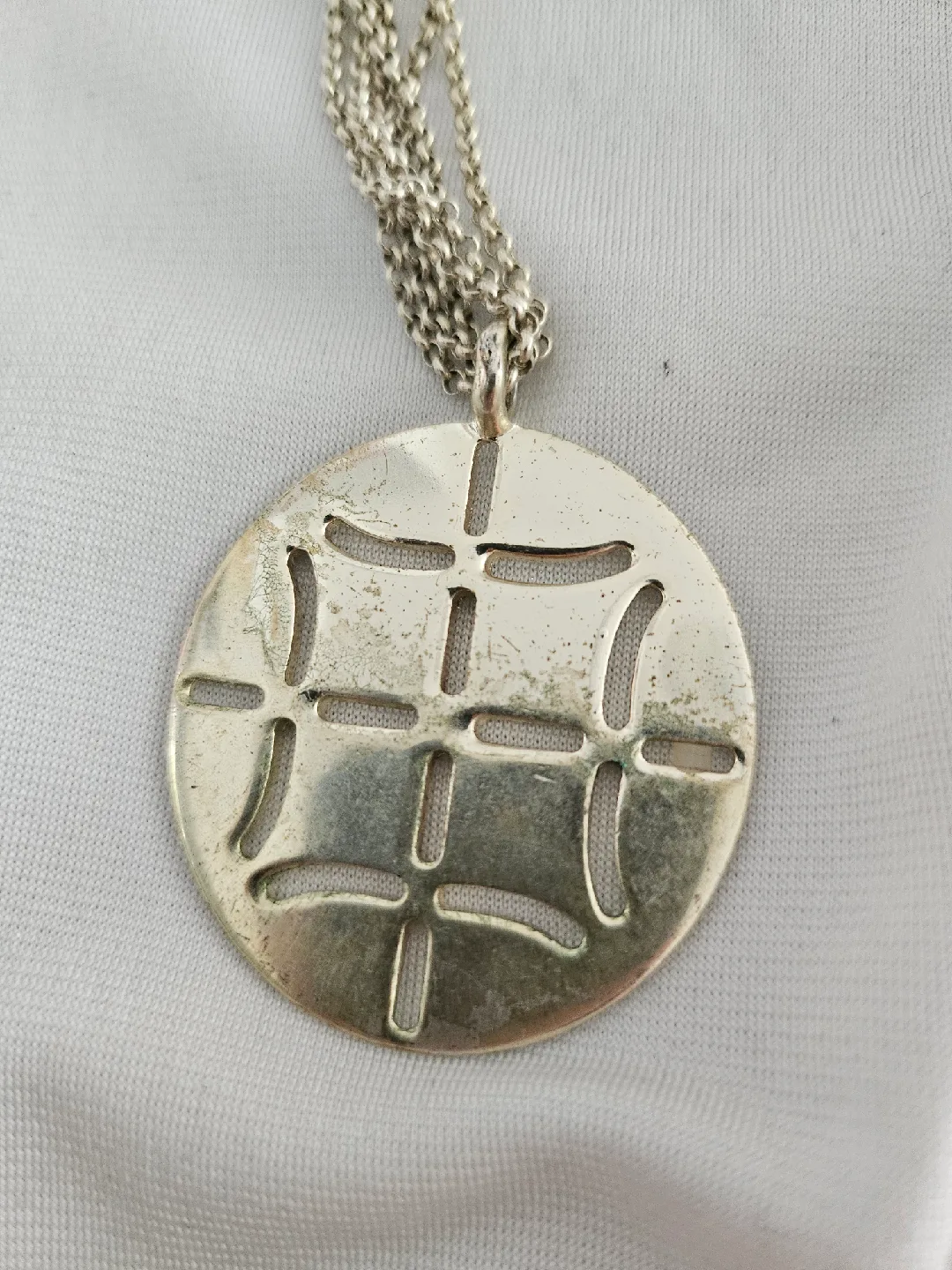 💫💝Fossil Silver Tone Medallion Pendant Necklace image indicator(2)