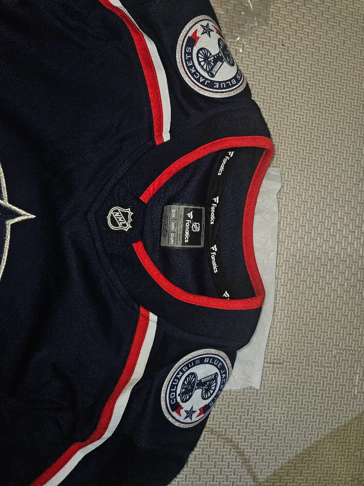 Fanatics NHL Columbus Blue Jackets Youth Jersey S/M image indicator(4)