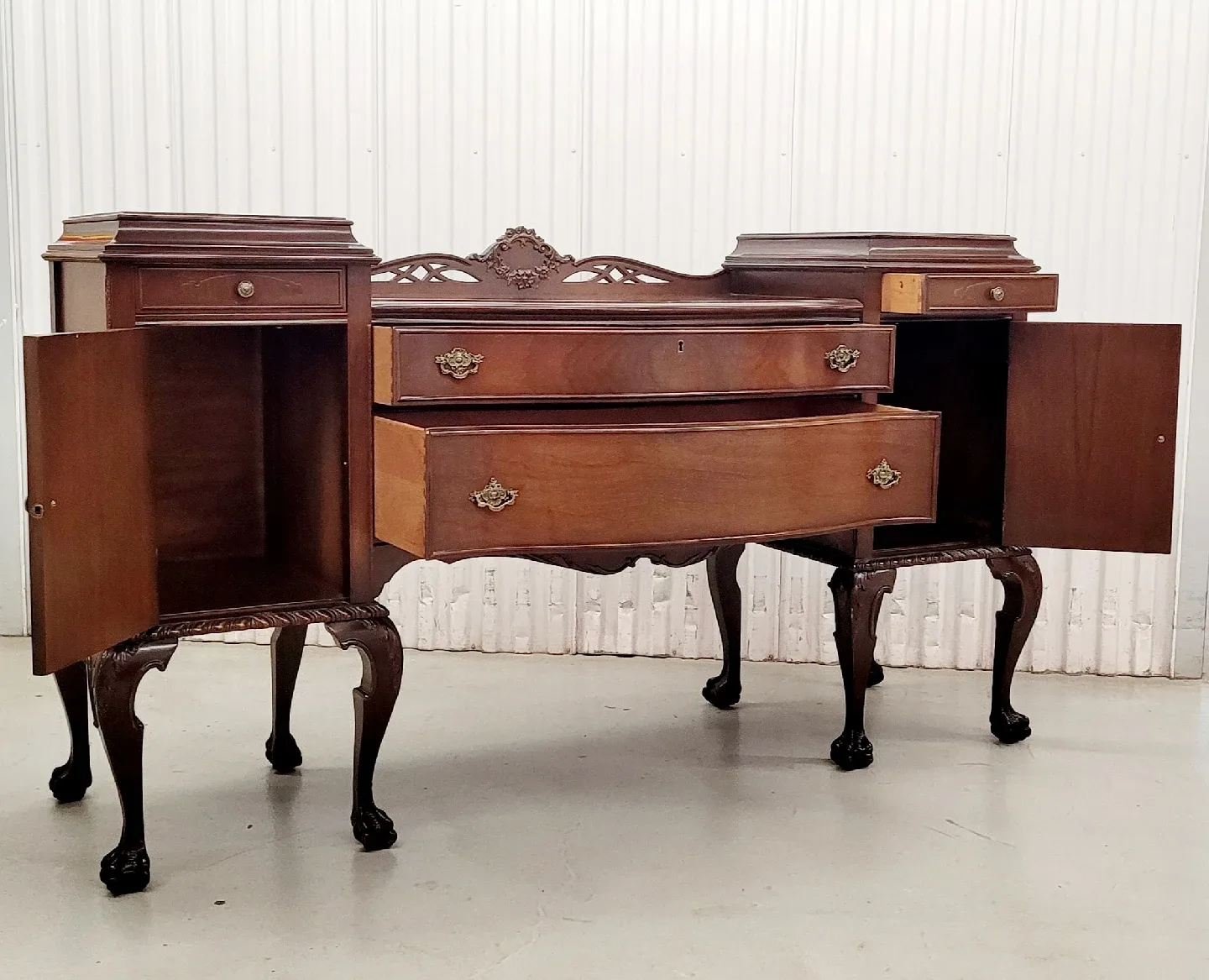 Antique Sideboard Buffet image indicator(5)