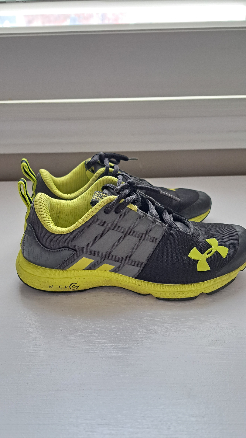 Under Armour Assert 9 Youth Running Shoes - Size 3.5Y - photo 3