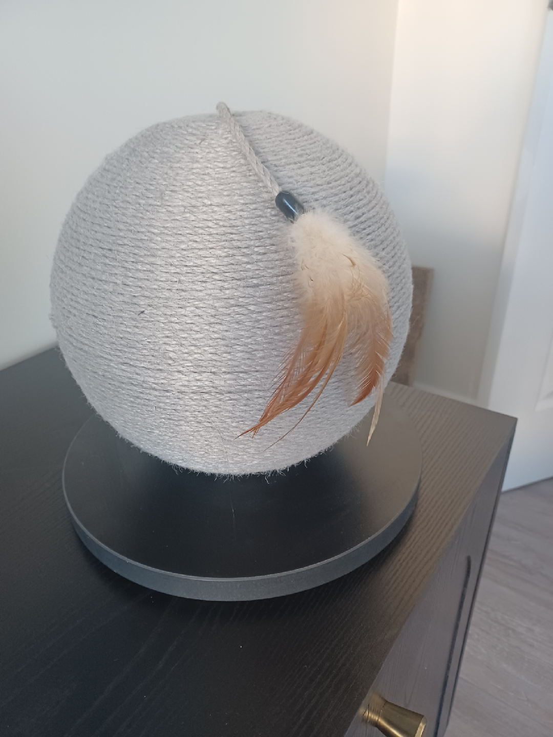 Cat Scratching Ball Toy with Feather