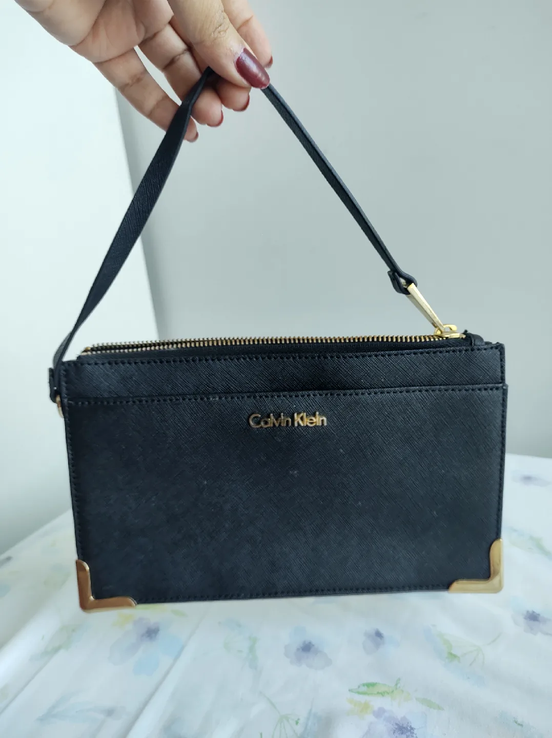 🧡 Calvin Klein Black Wristlet Large image indicator(5)