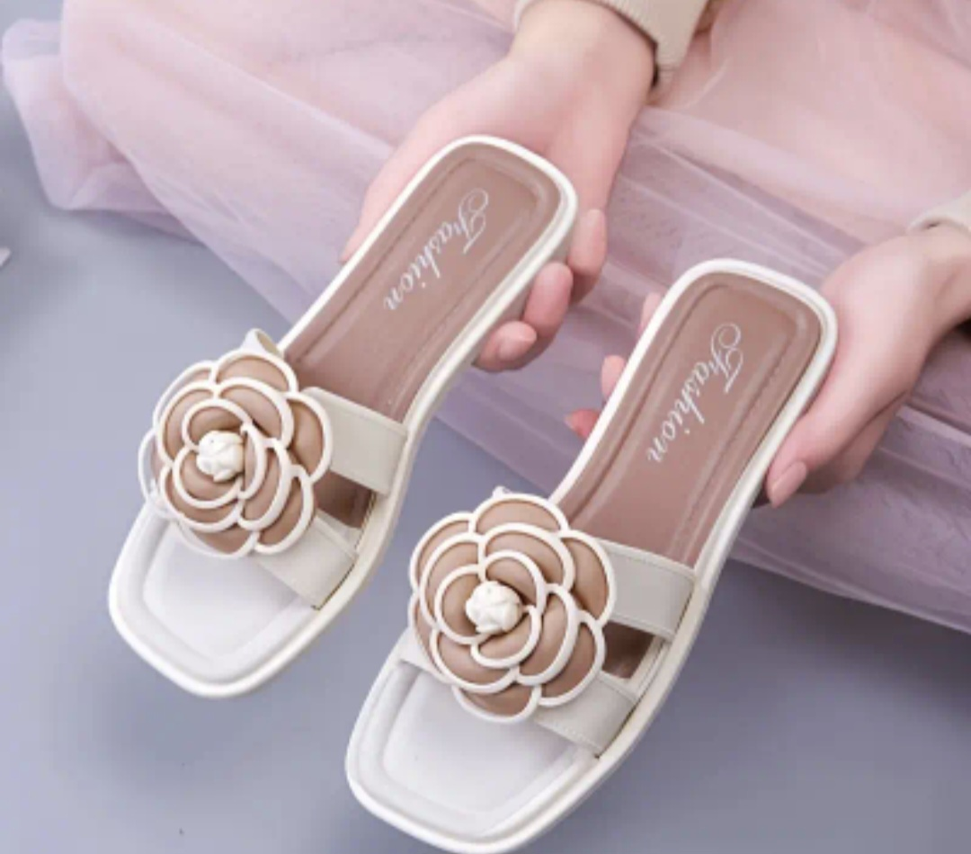 Fashion Flower Slides - Size 40-41 🥕 - photo 2