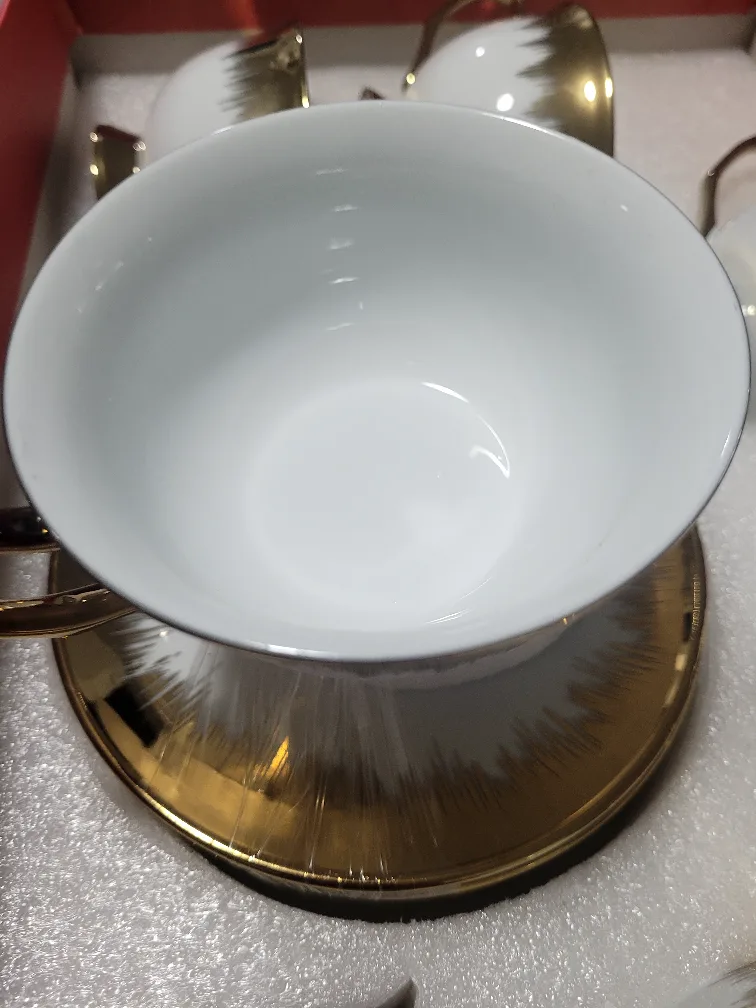 Tea Cup Set - White & Gold, 6 Cups & Saucers image indicator(3)