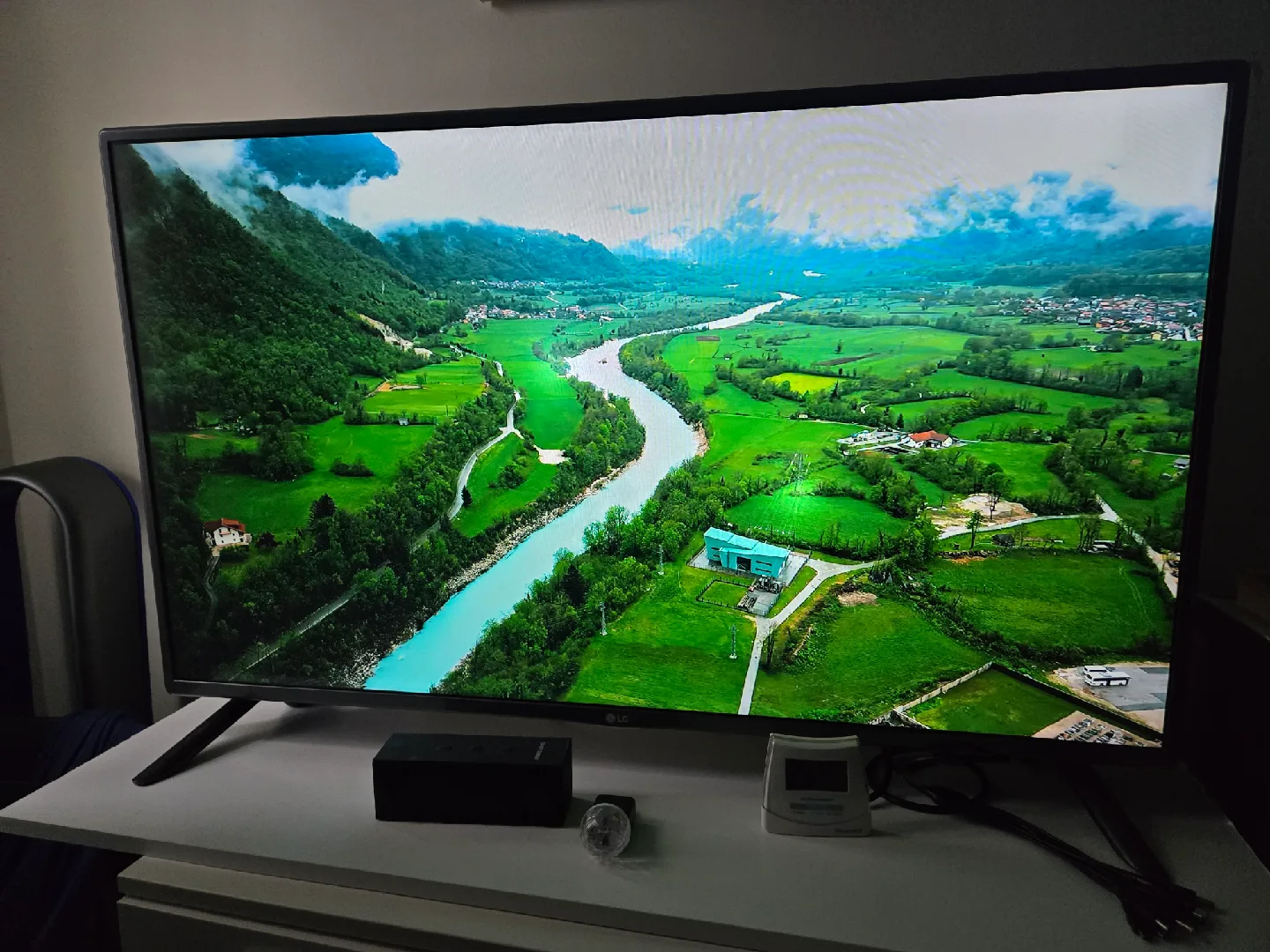 TV LG 42 inch + Fire Stick 4K image indicator(6)