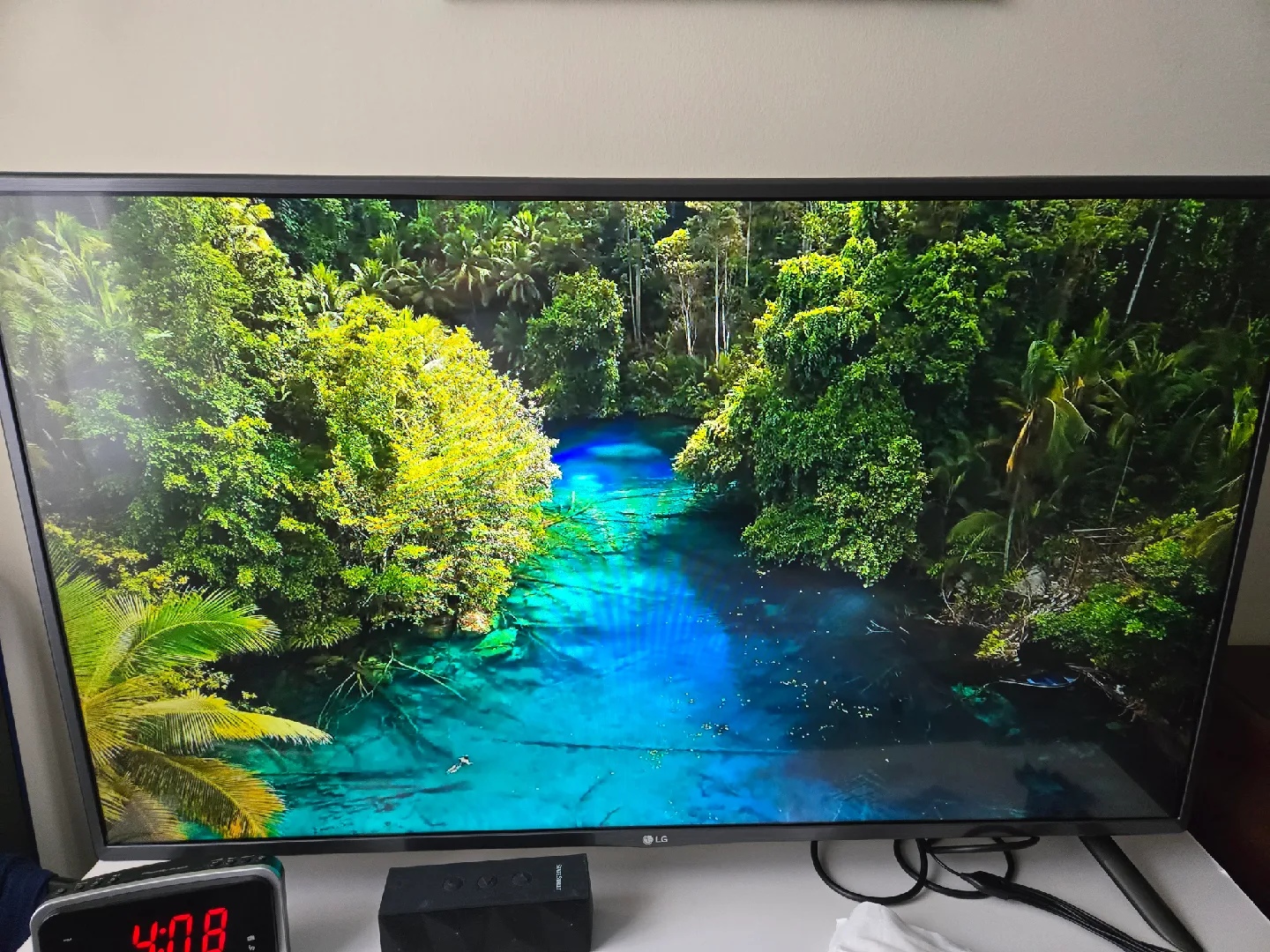 TV LG 42 inch + Fire Stick 4K image indicator(7)