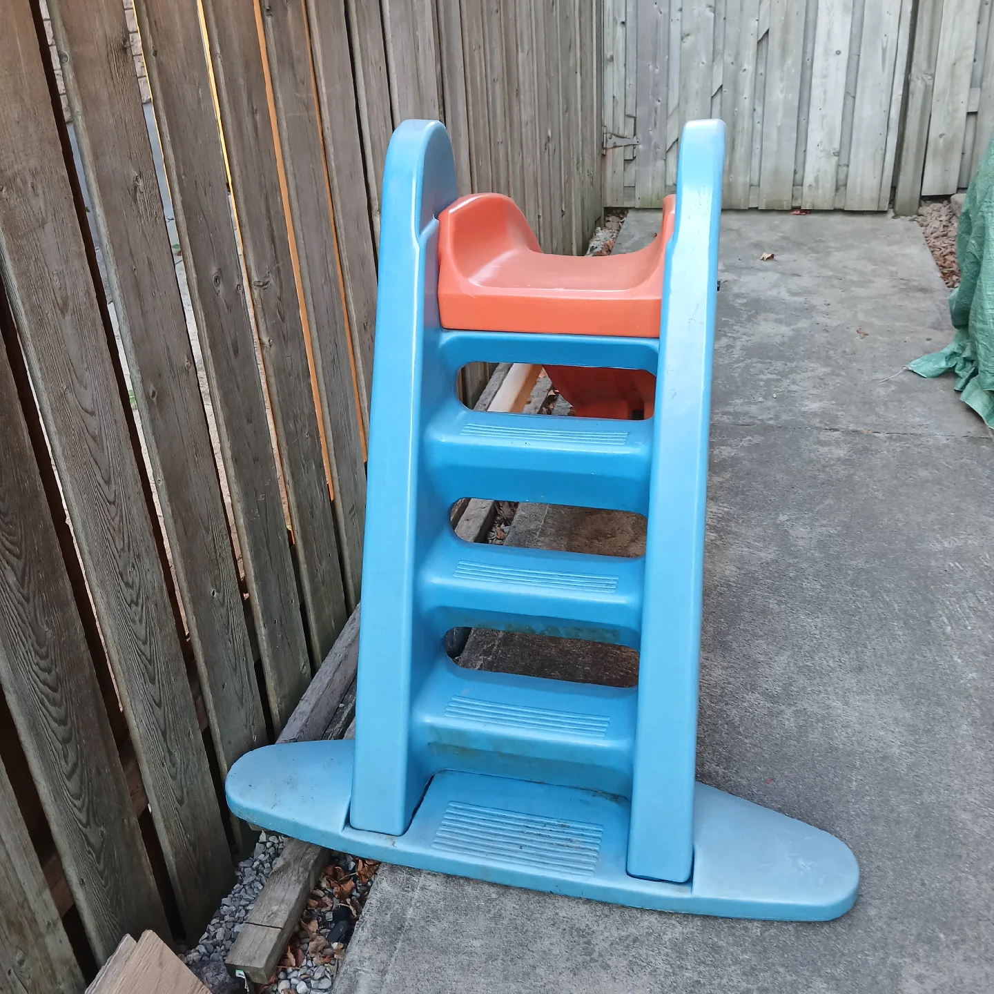 Little Tikes Children's Slide - Blue & Orange image indicator(4)