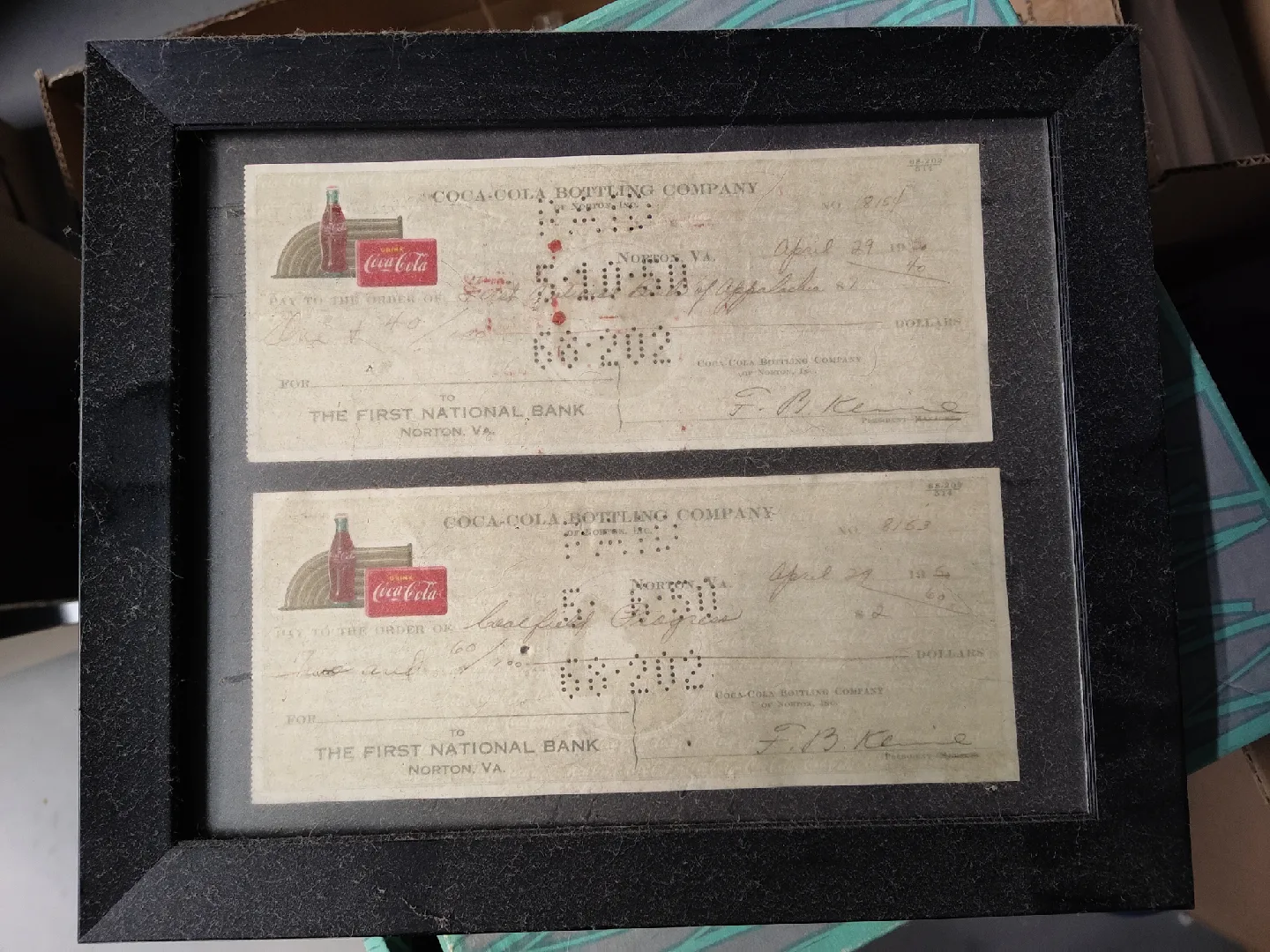 Coca-Cola Popcorn Machine & Collectible Tins image indicator(8)