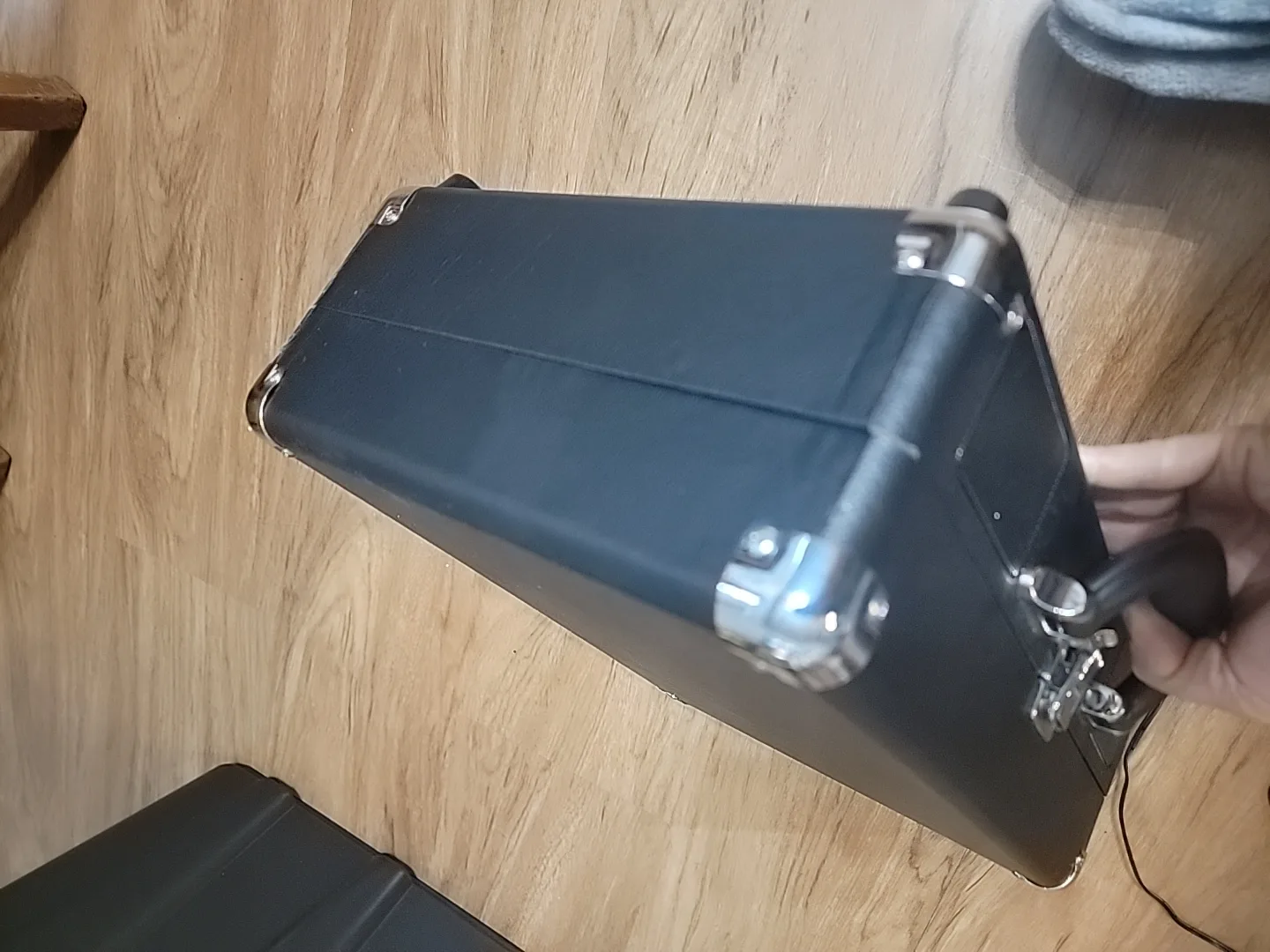 Victrola Vintage Suitcase Turntable image indicator(4)