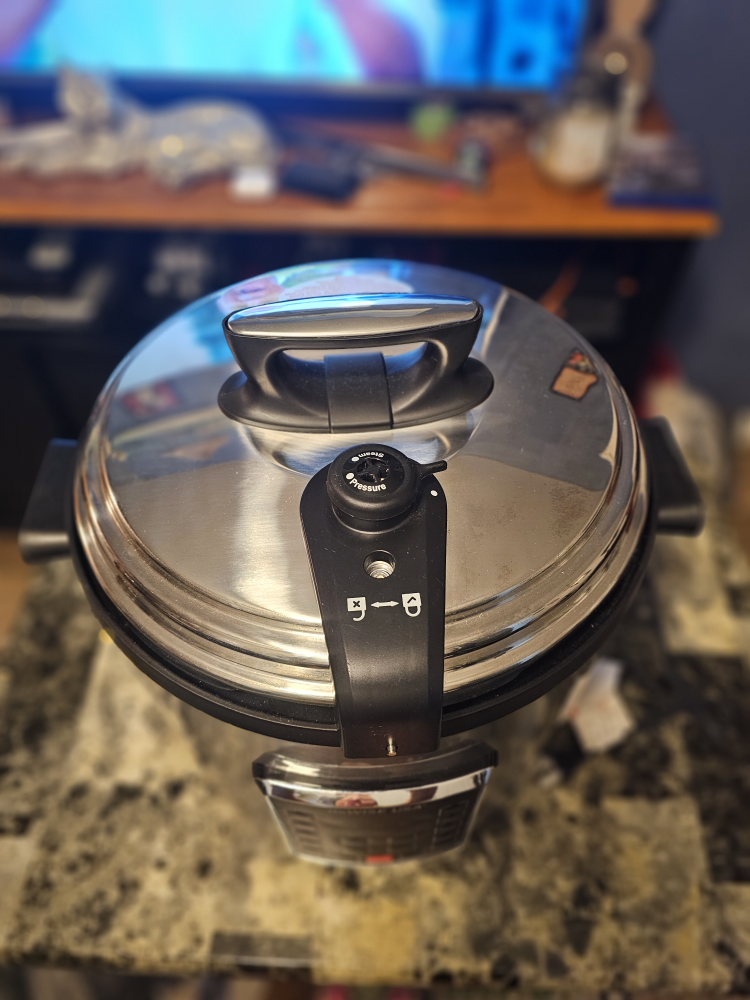 GoWise USA Pressure Cooker - Like New! - photo 3