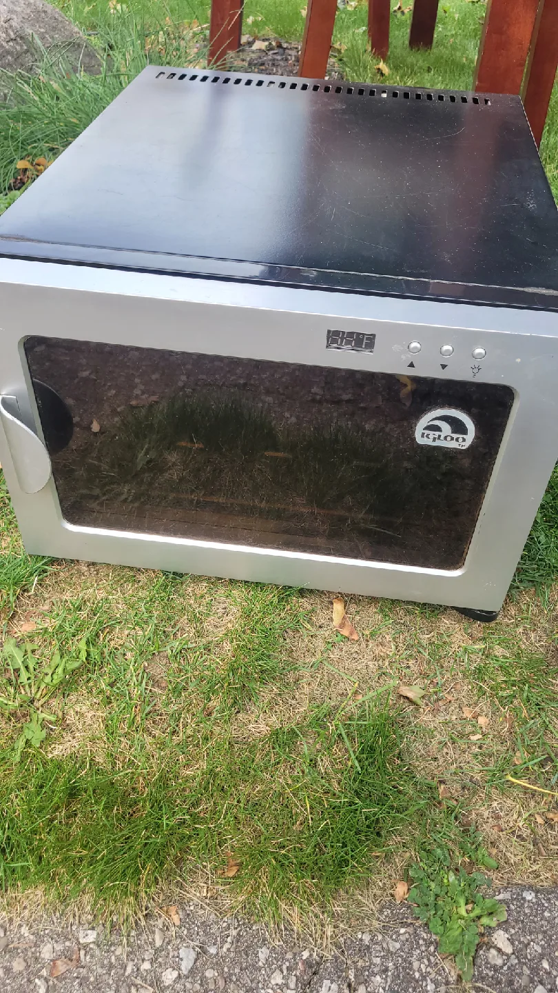 Igloo Compact Wine/Beer Fridge thumbnail