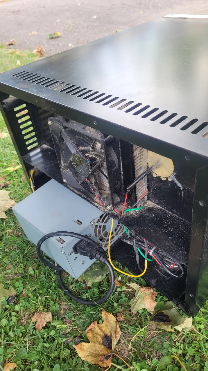 Igloo Compact Wine/Beer Fridge image indicator(3)