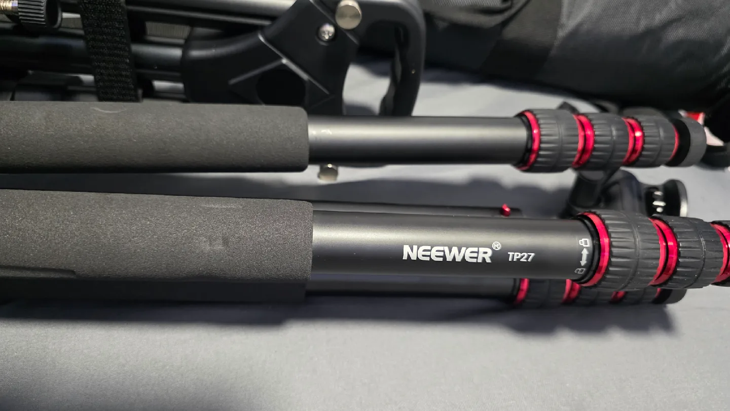 Neewer Tripod with Carrying Bag image indicator(7)