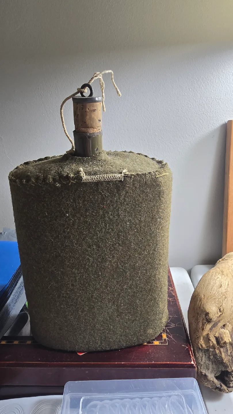 Vintage Canteen with Wool Cover image indicator(2)