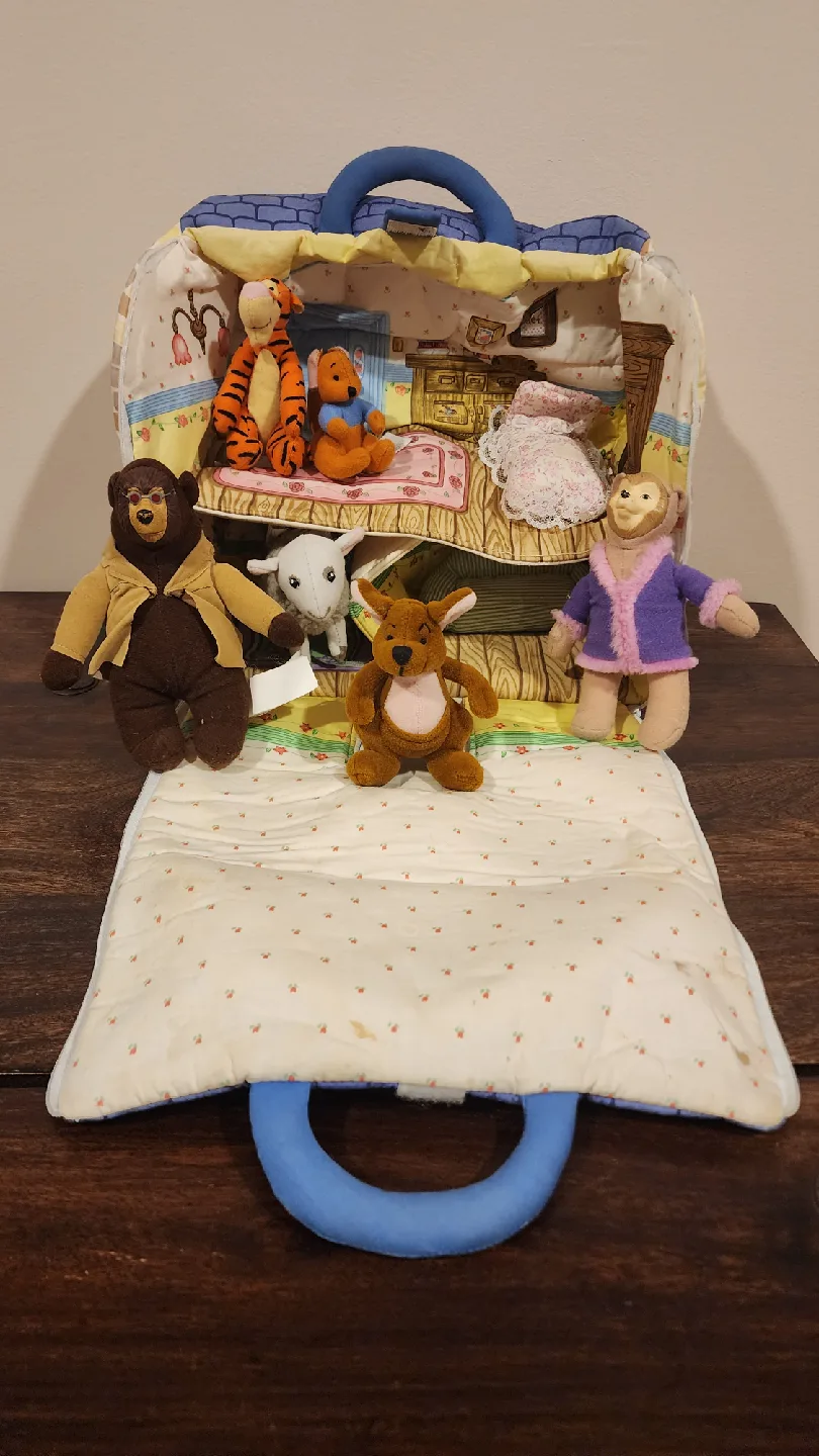 Vintage Pooh House Playset with Plush Figures image indicator(3)