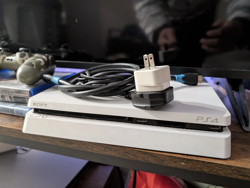 PlayStation 4 Console & Controllers - photo 4