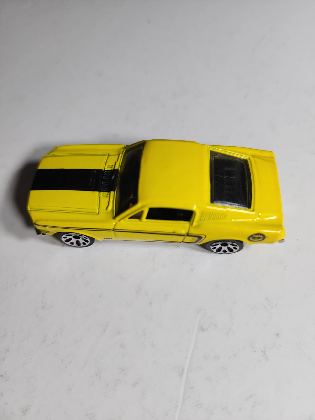 Yellow 1969 Ford Mustang Diecast Model Car - photo 3