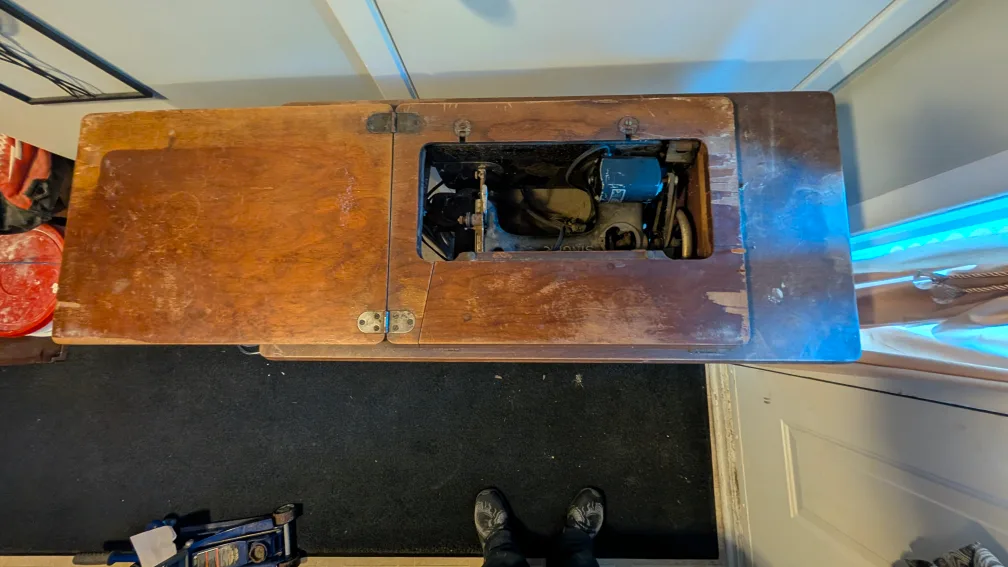 Antique Singer Sewing Machine Table image indicator(3)