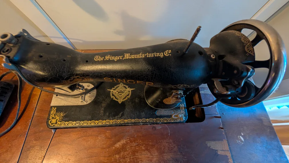 Antique Singer Sewing Machine Table image indicator(6)