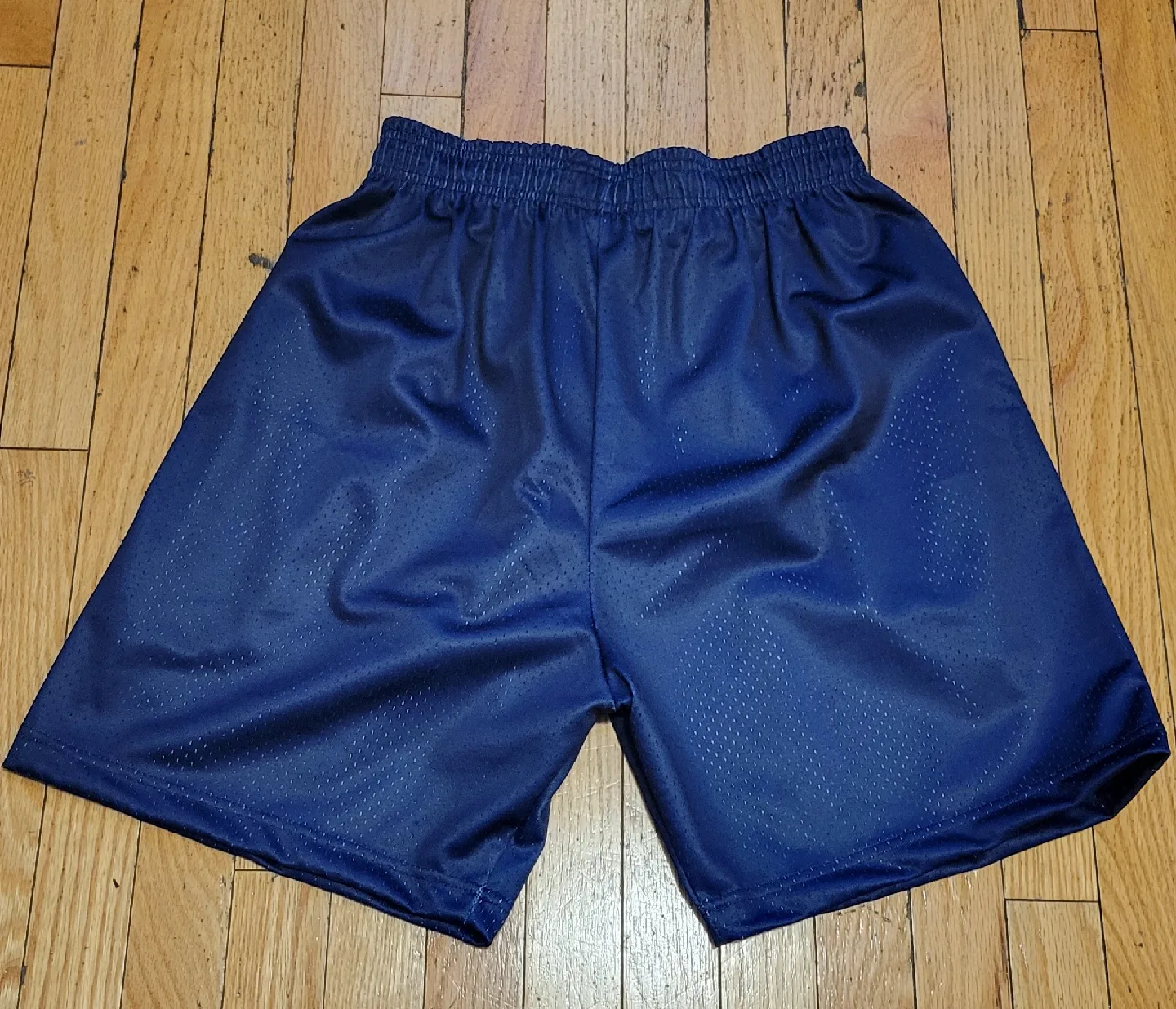 Crisp USA Basketball Shorts - Size XL image indicator(2)