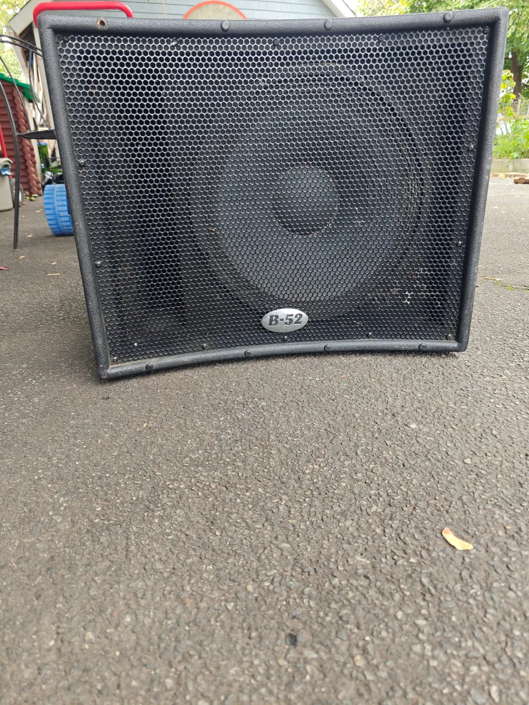 B-52 Matrix V2 1000 700-Watt 3-Piece Active Speaker System image indicator(4)