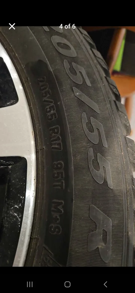 Nissan ALLOY Rims with Winter Tires 205/55R17 image indicator(4)