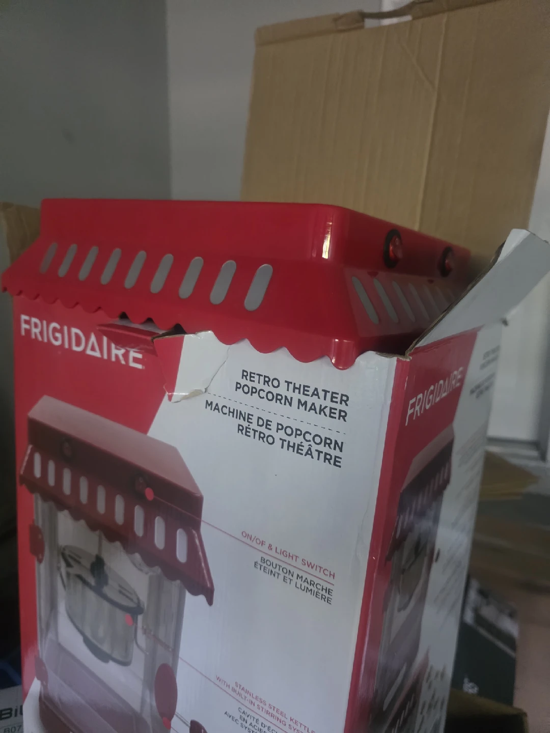 Frigidaire Retro Theater Popcorn Maker - New in Box!