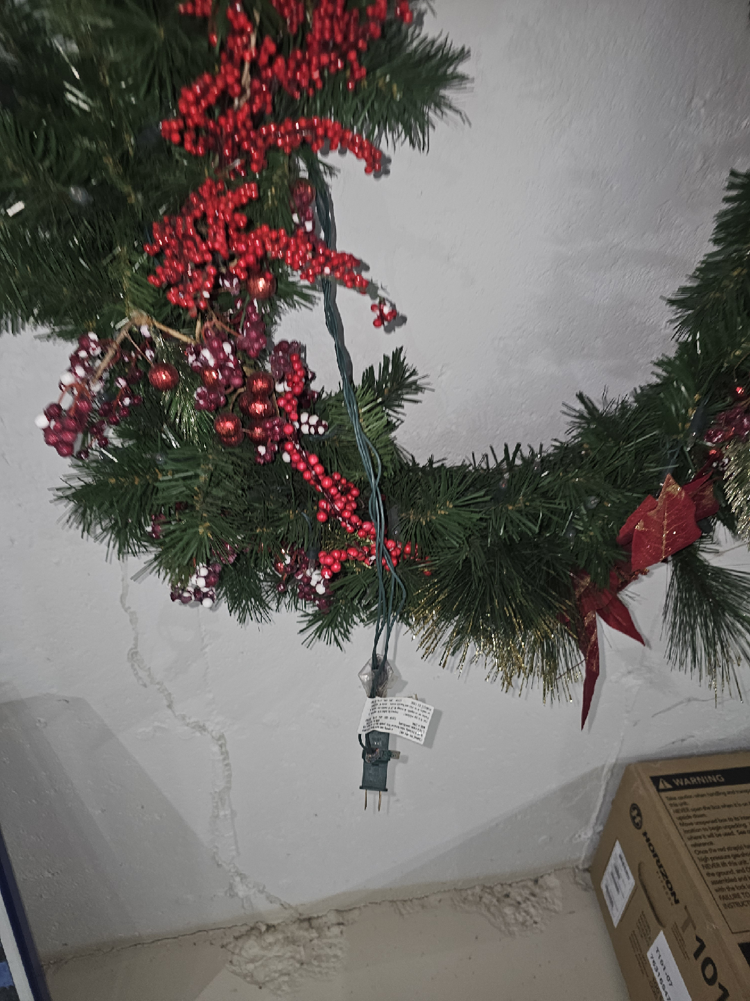 Christmas Wreath with Lights and Decorations - photo 5