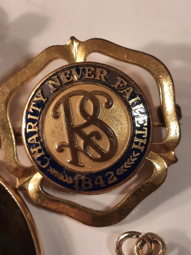 Vintage Gold Tone Pendants labradorite stone & Necklace image indicator(4)